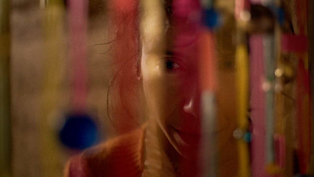Лора из фильма «Верни её из мёртвых»